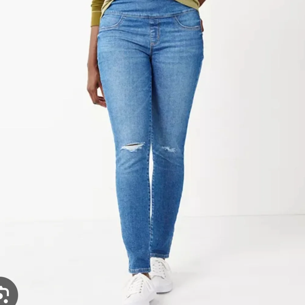 Sonoma Blue Jeggin Distressed Knees Size: 6R - Picture 1 of 4